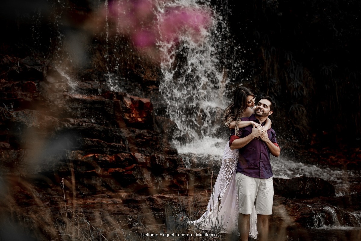 Ensaio casal ao ar livre, prévia de casal, ensaio romântico, paraíso na terra,   casamento em brasília, multifocco , fotografia de casamento