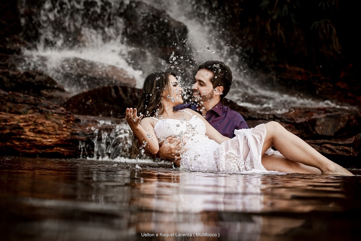 Ensaio casal ao ar livre, prévia de casal, ensaio romântico, paraíso na terra,   casamento em brasília, multifocco , fotografia de casamento