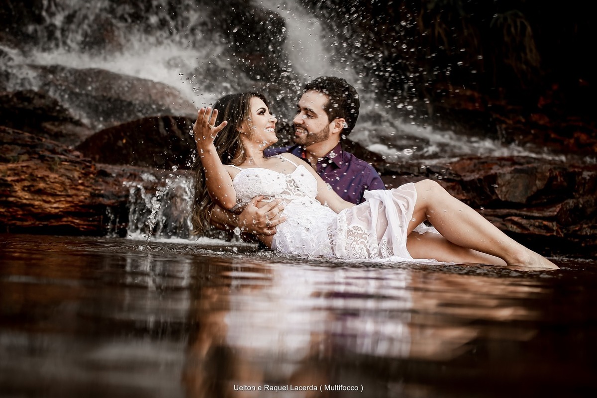 Ensaio casal ao ar livre, prévia de casal, ensaio romântico, paraíso na terra,   casamento em brasília, multifocco , fotografia de casamento