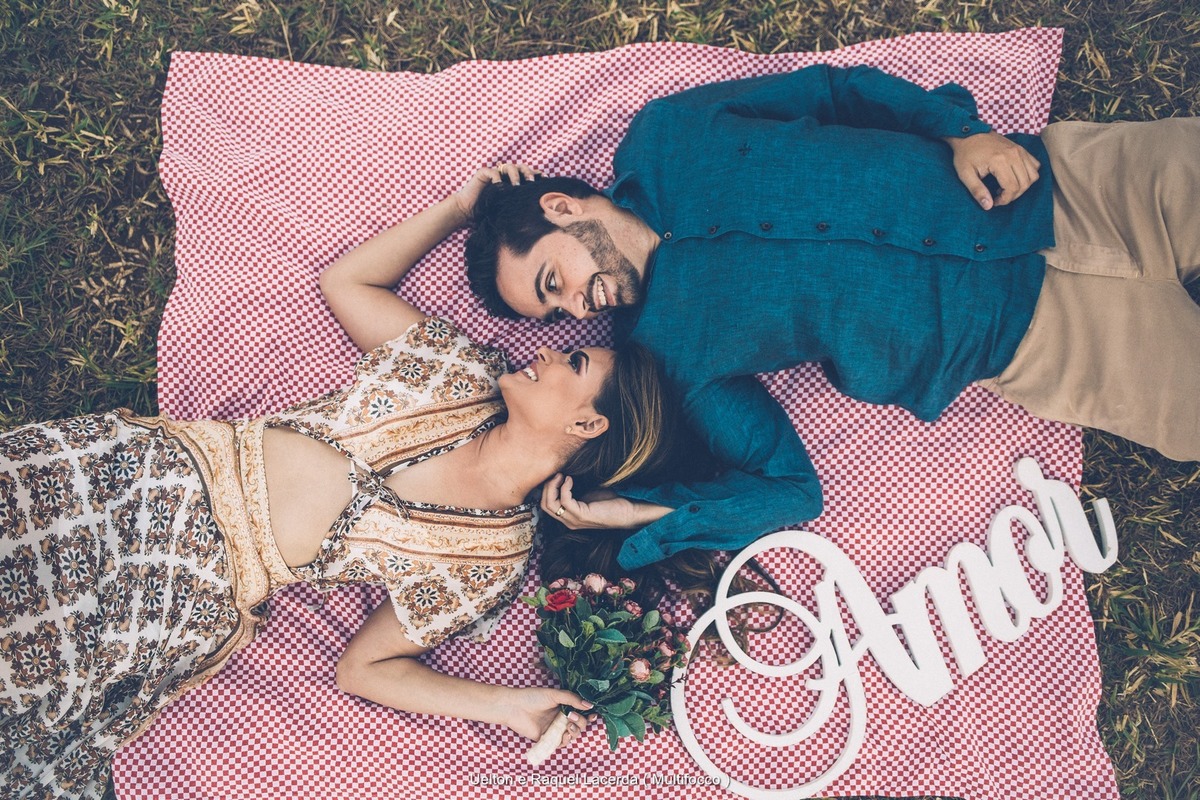 Ensaio casal ao ar livre, prévia de casal, ensaio romântico, paraíso na terra,   casamento em brasília, multifocco , fotografia de casamento
