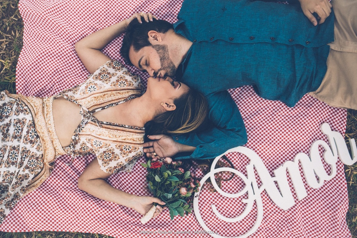 Ensaio casal ao ar livre, prévia de casal, ensaio romântico, paraíso na terra,   casamento em brasília, multifocco , fotografia de casamento