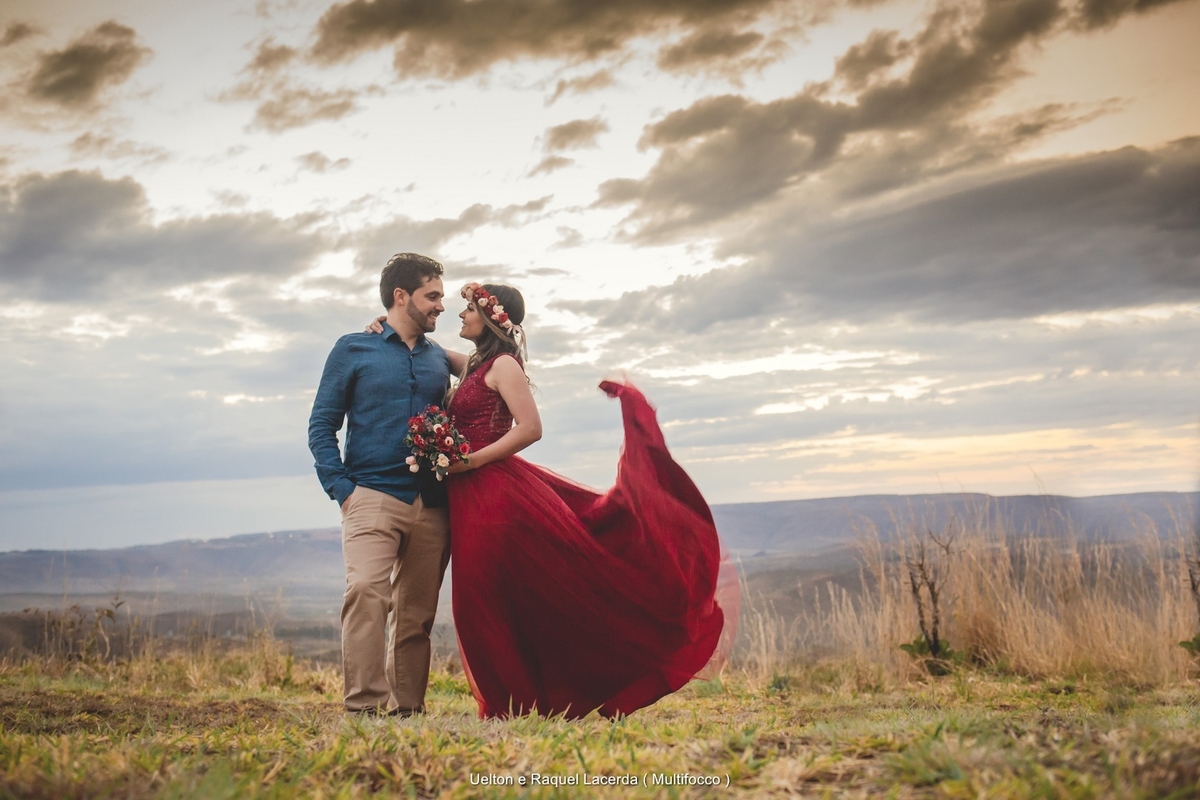 Ensaio casal ao ar livre, prévia de casal, ensaio romântico, paraíso na terra,   casamento em brasília, multifocco , fotografia de casamento