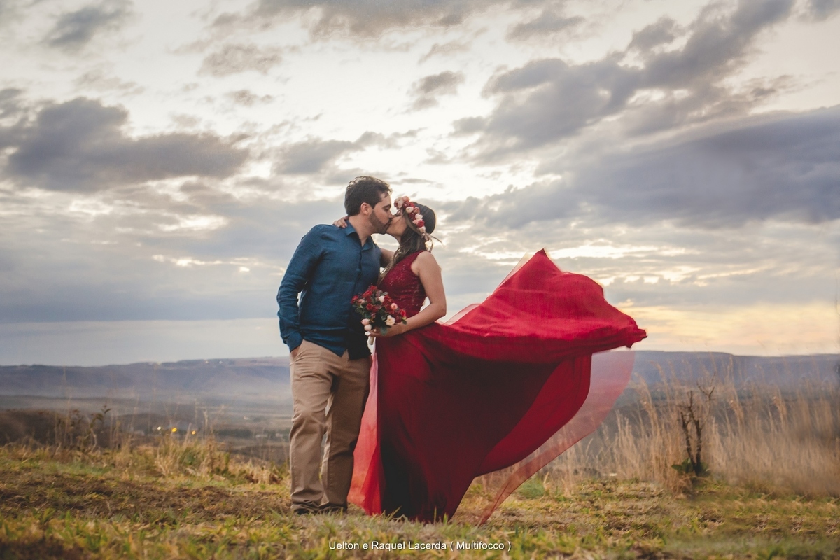 Ensaio casal ao ar livre, prévia de casal, ensaio romântico, paraíso na terra,   casamento em brasília, multifocco , fotografia de casamento