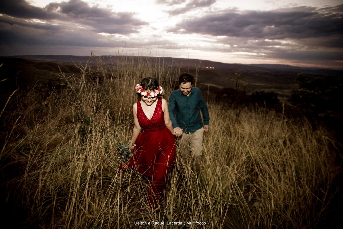 Ensaio casal ao ar livre, prévia de casal, ensaio romântico, paraíso na terra,   casamento em brasília, multifocco , fotografia de casamento