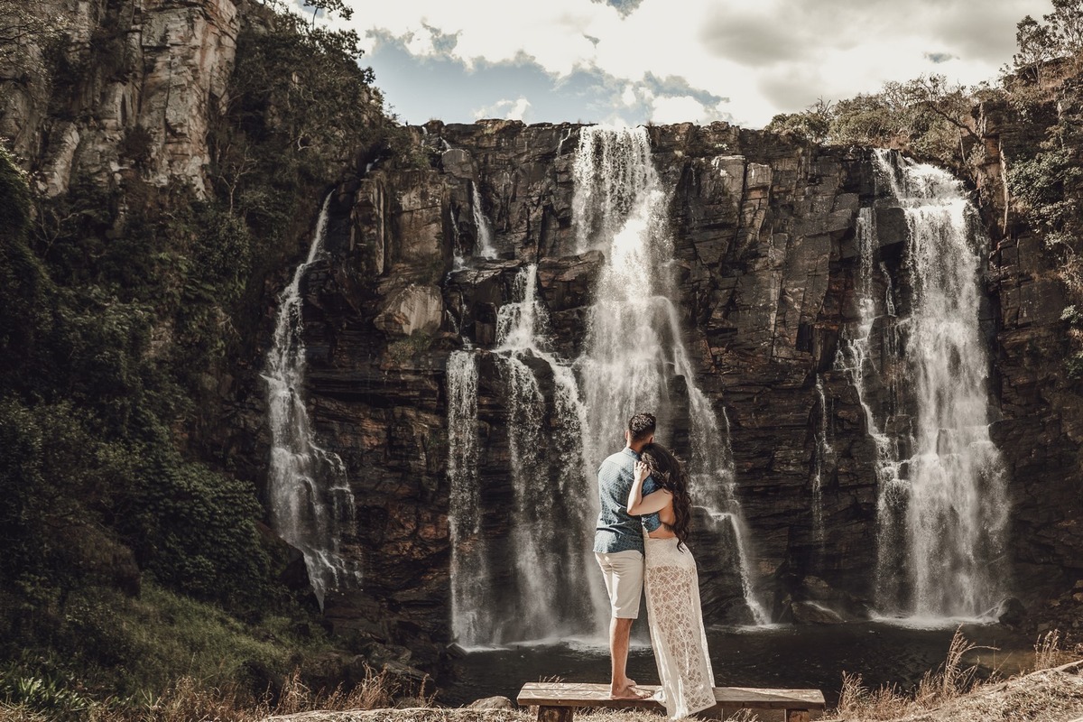Ensaio romântico Cachoeira Salto Corumba.