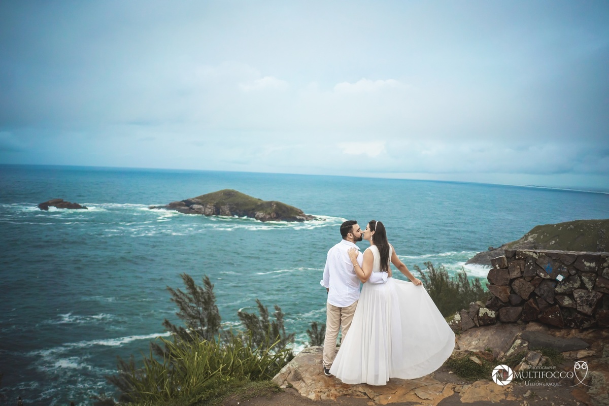 Ensaio de casal na praia criativo 