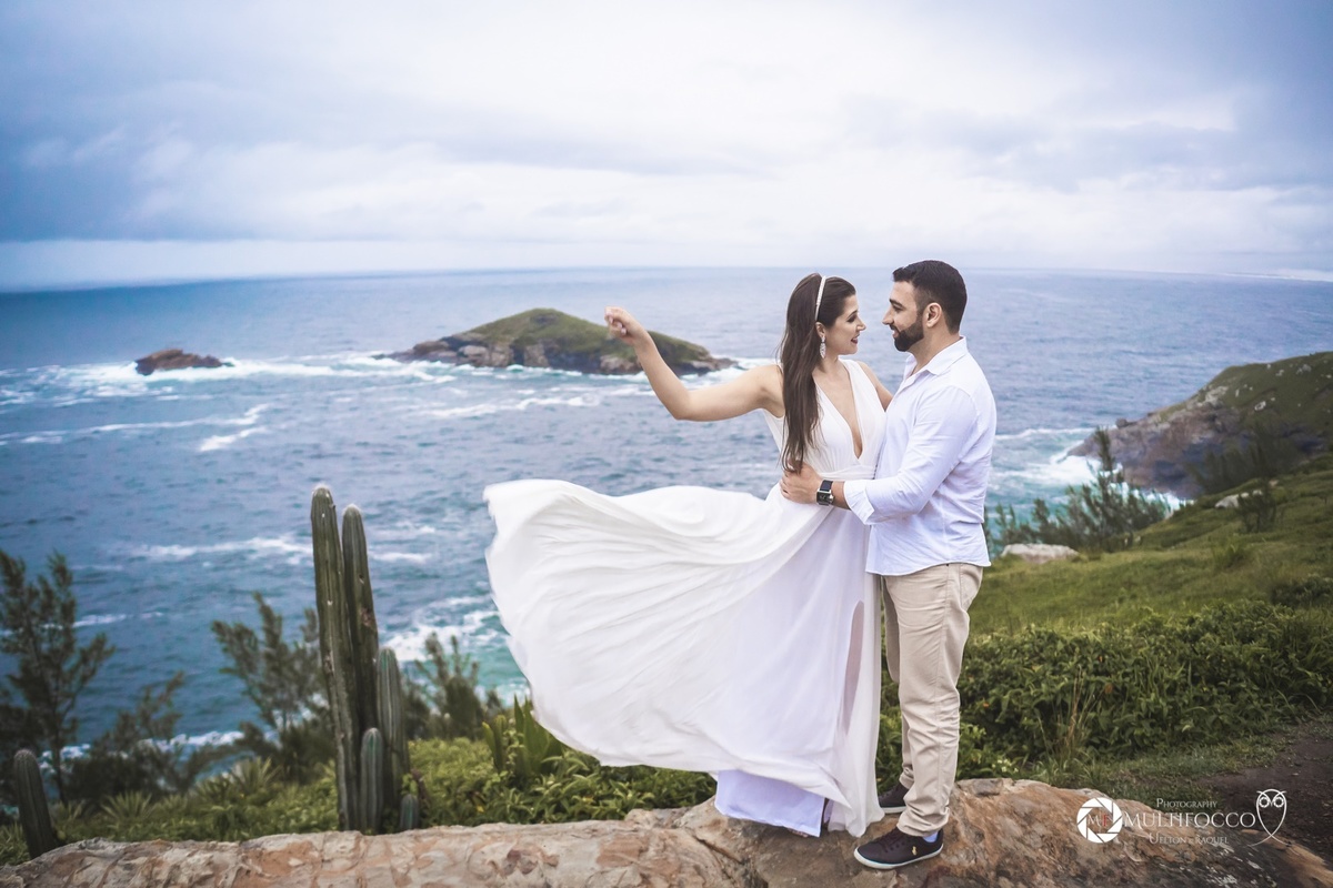 Ensaio de casal na praia criativo save the date
