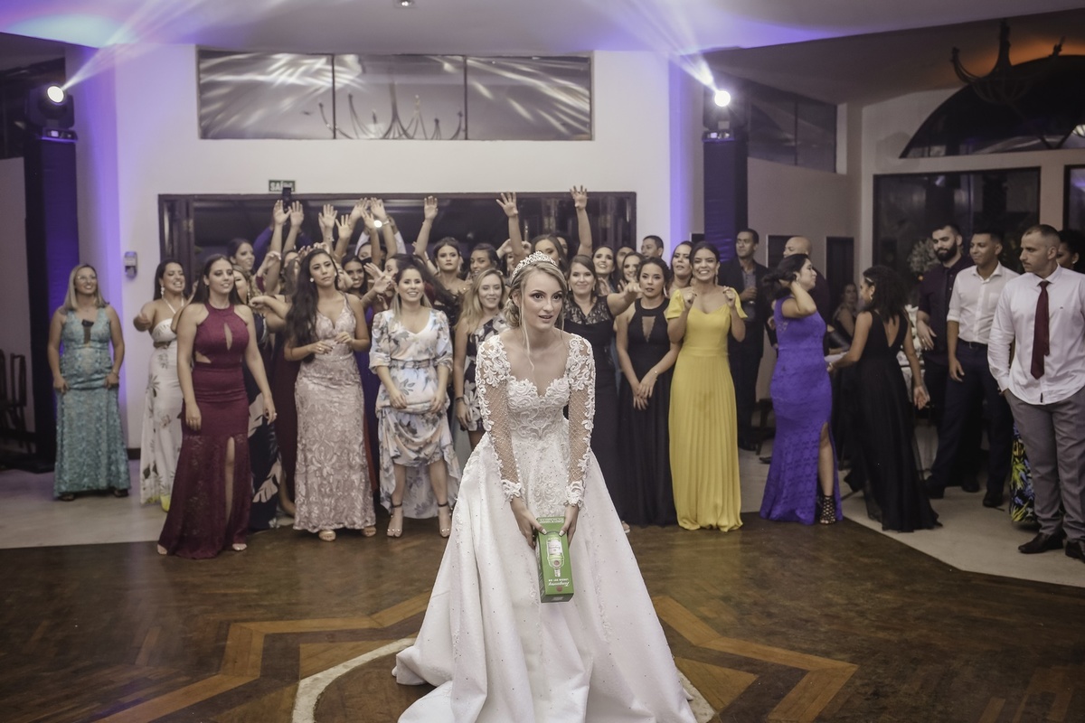 Lançamento do buquê - Fotos de casamento - Fotografo Brasília-DF - Noiva - Amigas da noiva