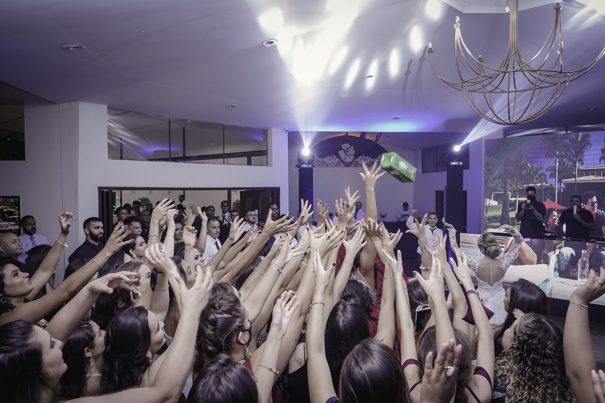 Lançamento do buquê - Fotos de casamento - Fotografo Brasília-DF - Noiva - Amigas da noiva