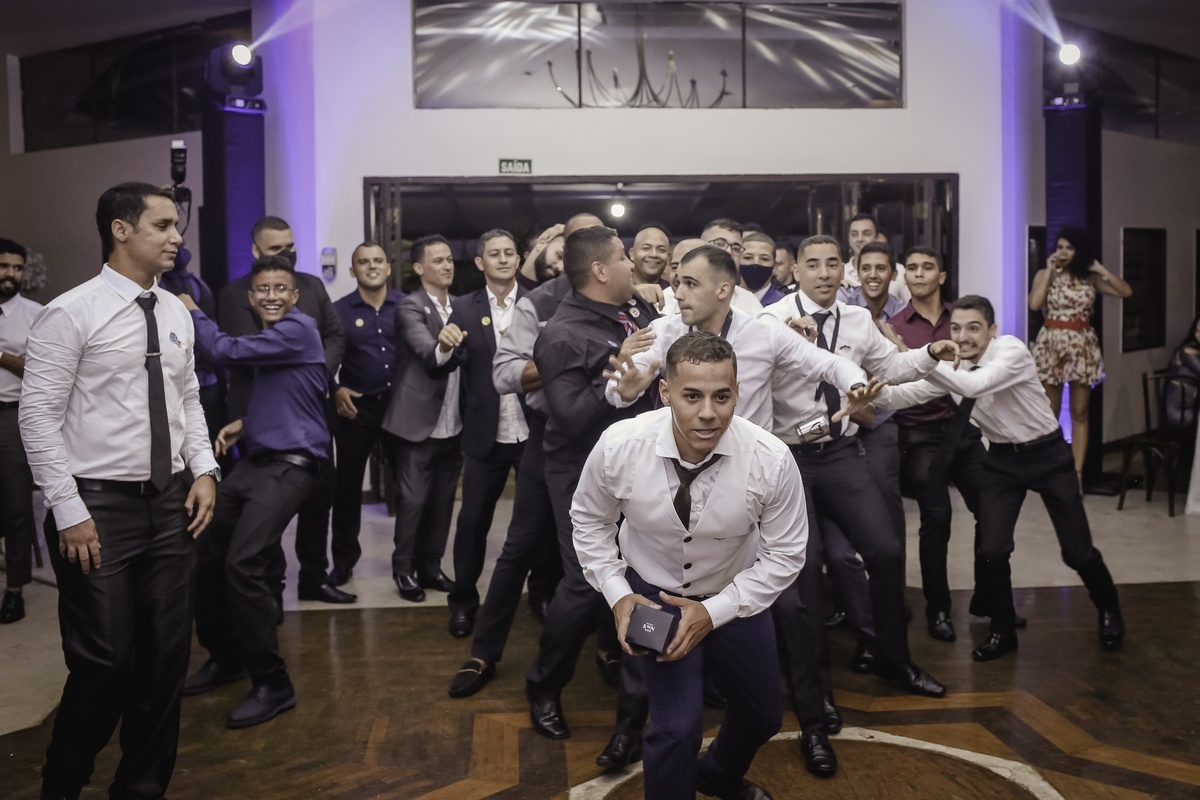 Lançamento de bebida do noivo - Amigos do noivo - Padrinhos de casamento - Fotografo de casamento Brasilia-DF