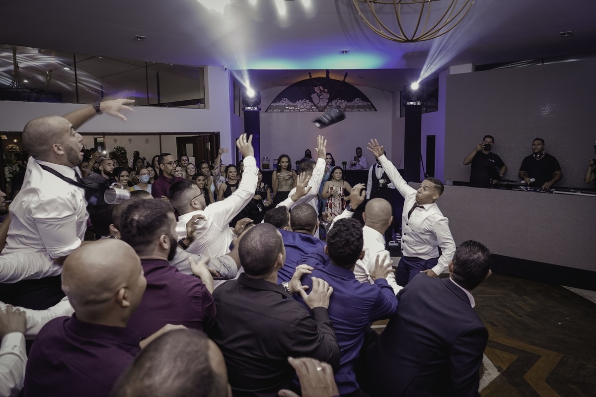 Lançamento de bebida do noivo - Amigos do noivo - Padrinhos de casamento - Fotografo de casamento Brasilia-DF