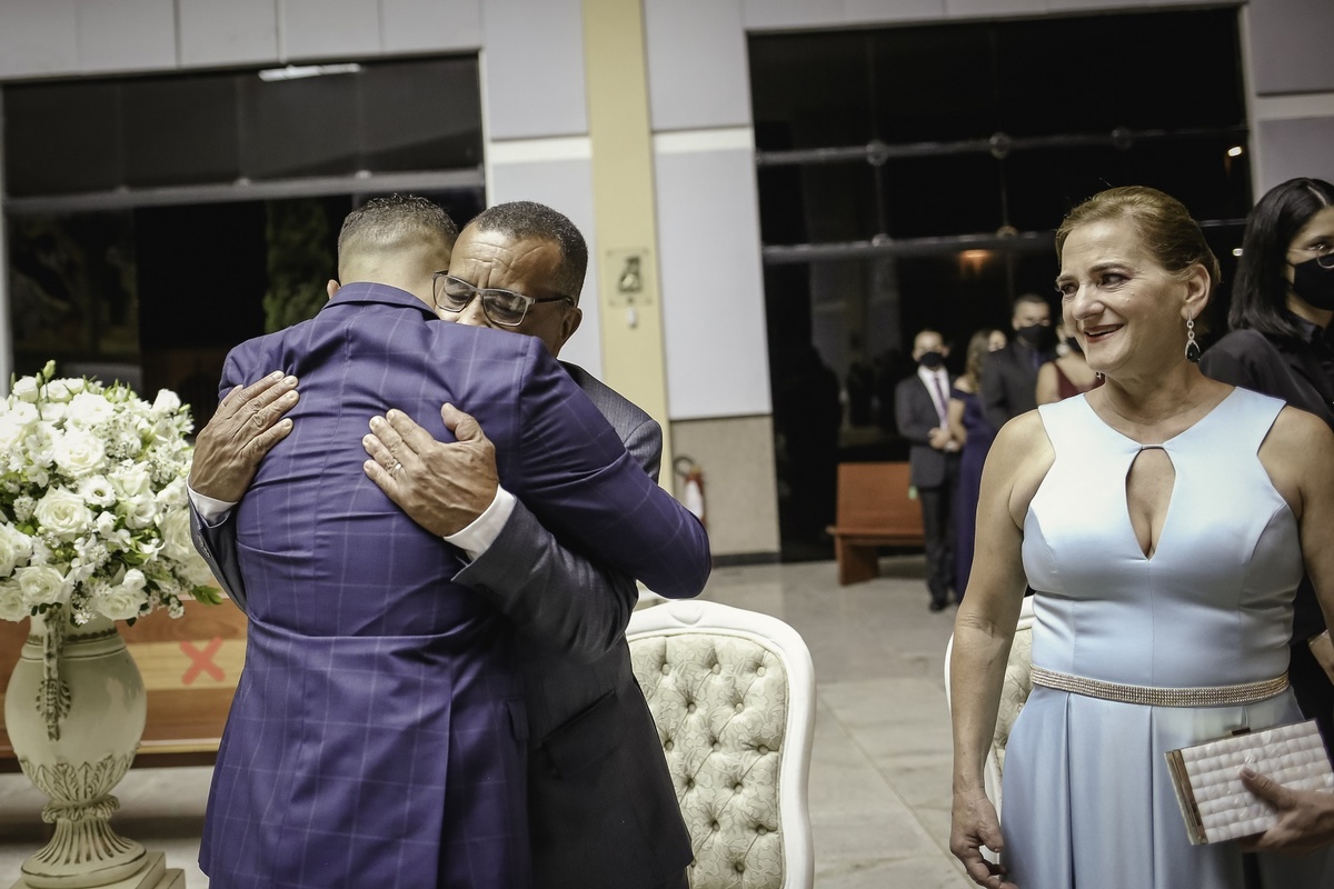 Cerimonia de casamento - Entrada do casamento - Entrada do cortejo - Noivo - Mãe do Noivo - Pai do noivo 