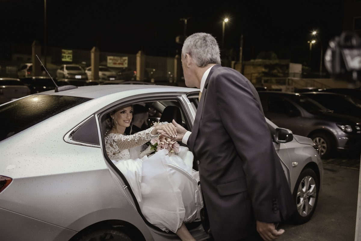 Noiva Linda - Vestido de Noiva - Fotografo de Casamento - Multifocco - Noiva chegando - Pai da Noiva - Entrada da Noiva