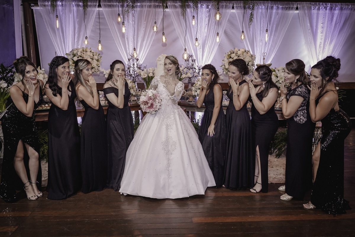 Madrinhas de casamento - Madrinhas da noiva - cortejo do casamento - noiva - vestido das madrinhas - fotos de casamento