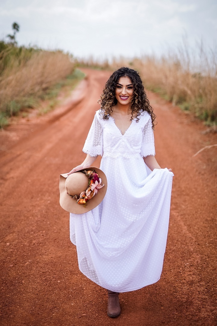 Noiva - Vestido de noiva simples - Fotografia de casal - Noiva - Ensaio da noiva - Previa da Noiva Brasília - Noiva Cacheada - Ensaio de Casal - Paraiso na Terra - Brasília - DF