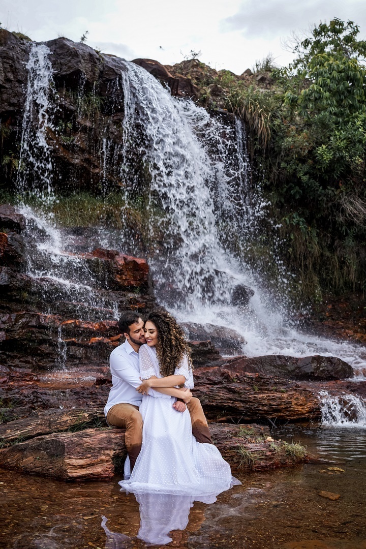 Previa de Casal em Brasília - Fotografia casal - Previa de Casal - Fotos de casal Brasília - Fotografia de Casal DF - Casal amoroso - Fotografo de Casamento - Dicas de ensaio fotográfico - Paraiso na terra - Ensaio na Cachoeira 
