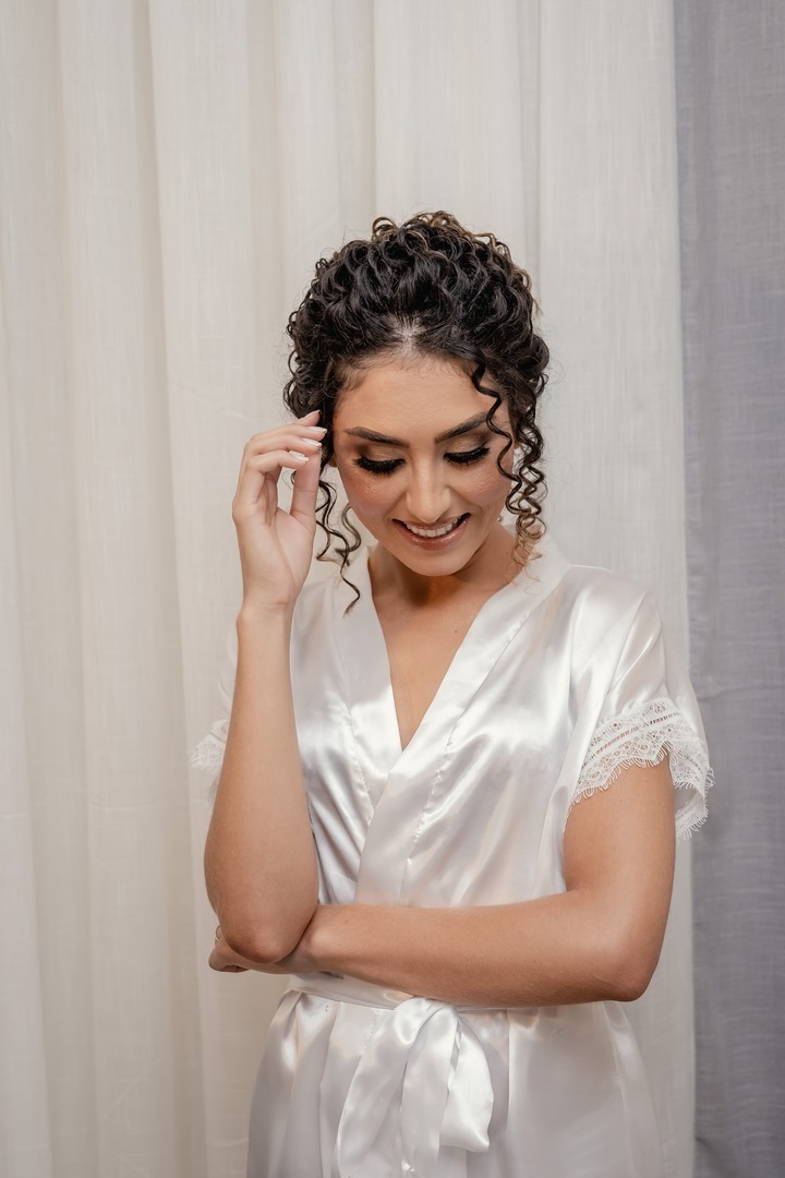 Noiva - Noiva se arrumando - Ensaio da Noiva - Madrinhas de Casamento - Foto das Madrinhas de casamento - Mãe da Noiva - Vó da Noiva - Noiva Linda - Pré Casamento - Fotografo de casamento - Fotos da Noiva - Multifocco -  Detalhes da noiva - Noiva Cacheada