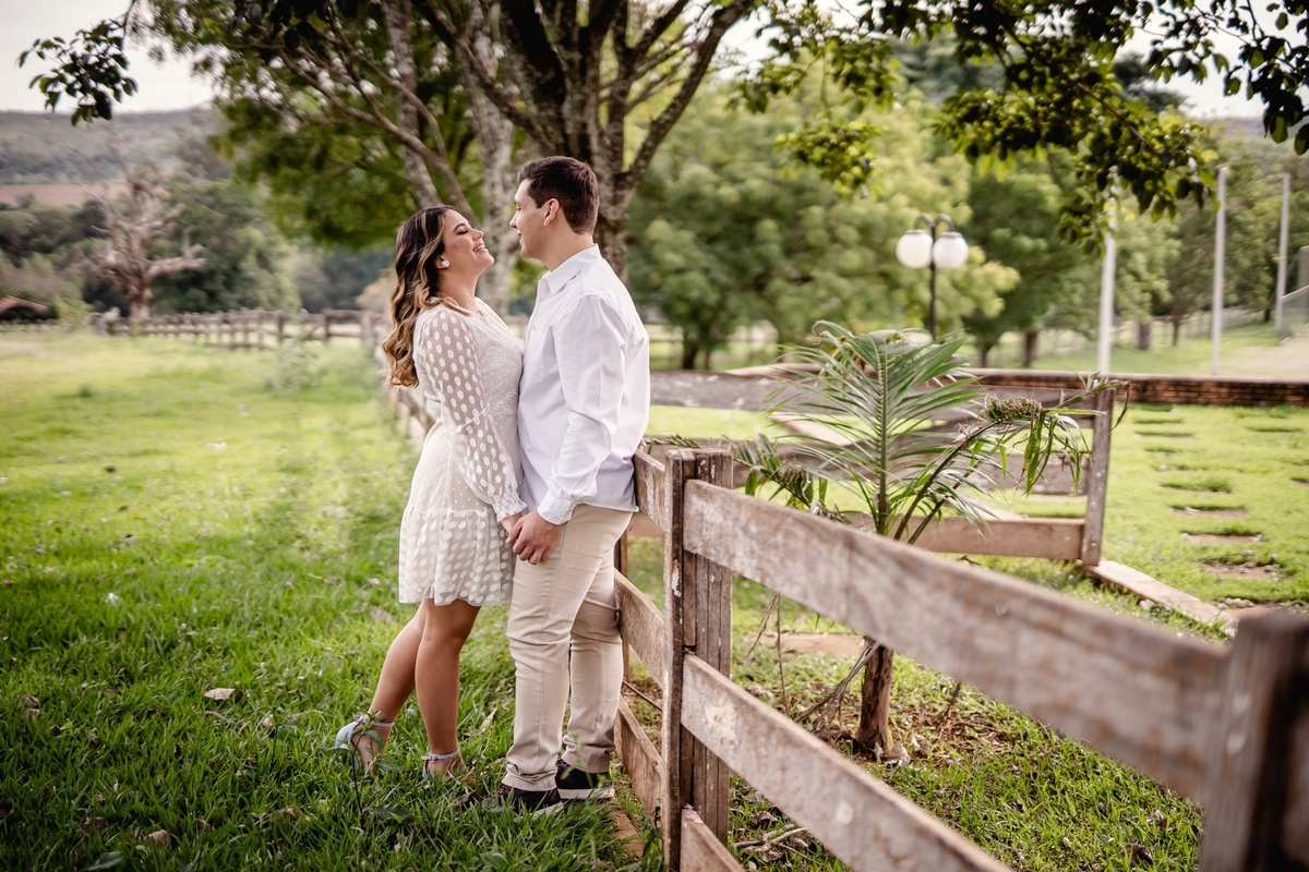 Previa de Casal em Brasília - Fotografia casal - Brasília - DF - Previa de Casal - Fotos de casal Brasília - Fotografia de Casal DF - Casal amoroso - Fotografo de Casamento - Dicas de ensaio fotográfico - Fotógrafos profissionais Brasília - Haras do Moro