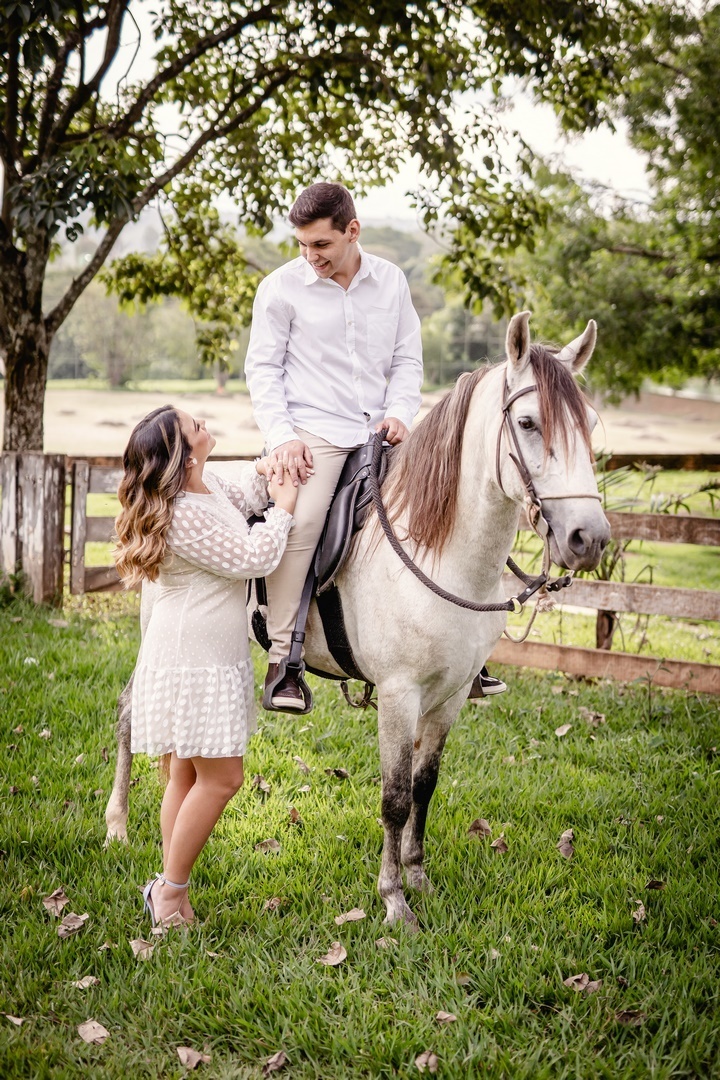 Previa de Casal em Brasília - Fotografia casal - Brasília - DF - Previa de Casal - Fotos de casal Brasília - Fotografia de Casal DF - Casal amoroso - Fotografo de Casamento - Dicas de ensaio fotográfico - Fotógrafos profissionais Brasília - Haras do Moro