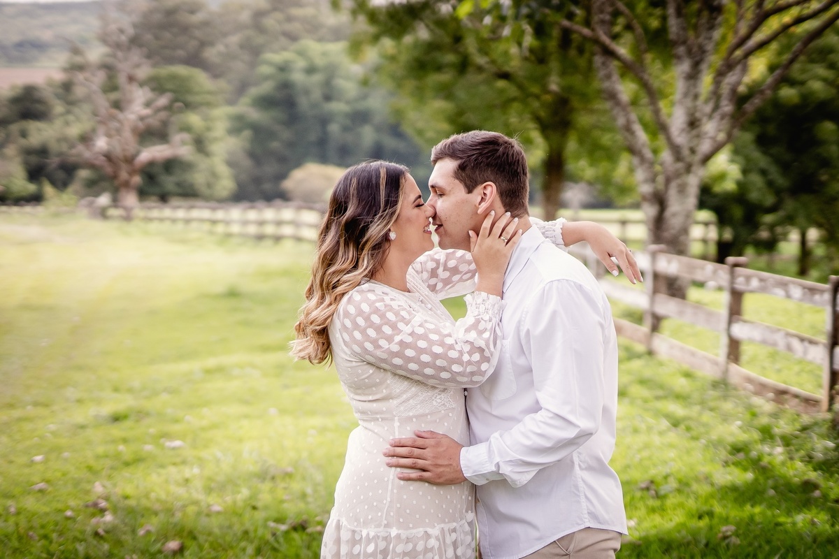 Previa de Casal em Brasília - Fotografia casal - Brasília - DF - Previa de Casal - Fotos de casal Brasília - Fotografia de Casal DF - Casal amoroso - Fotografo de Casamento - Dicas de ensaio fotográfico - Fotógrafos profissionais Brasília - Haras do Moro