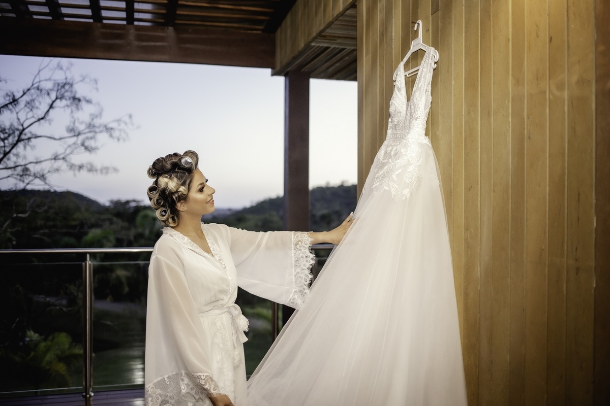 Noiva - Noiva se arrumando - Amigas da Noiva - Madrinhas de Casamento - Foto das Madrinhas de casamneto - Mãe da Noiva - Vó da Noiva - Noiva Linda - Pré Casamento - Fotografo de casamento - Fotos da Noiva - Multifocco 