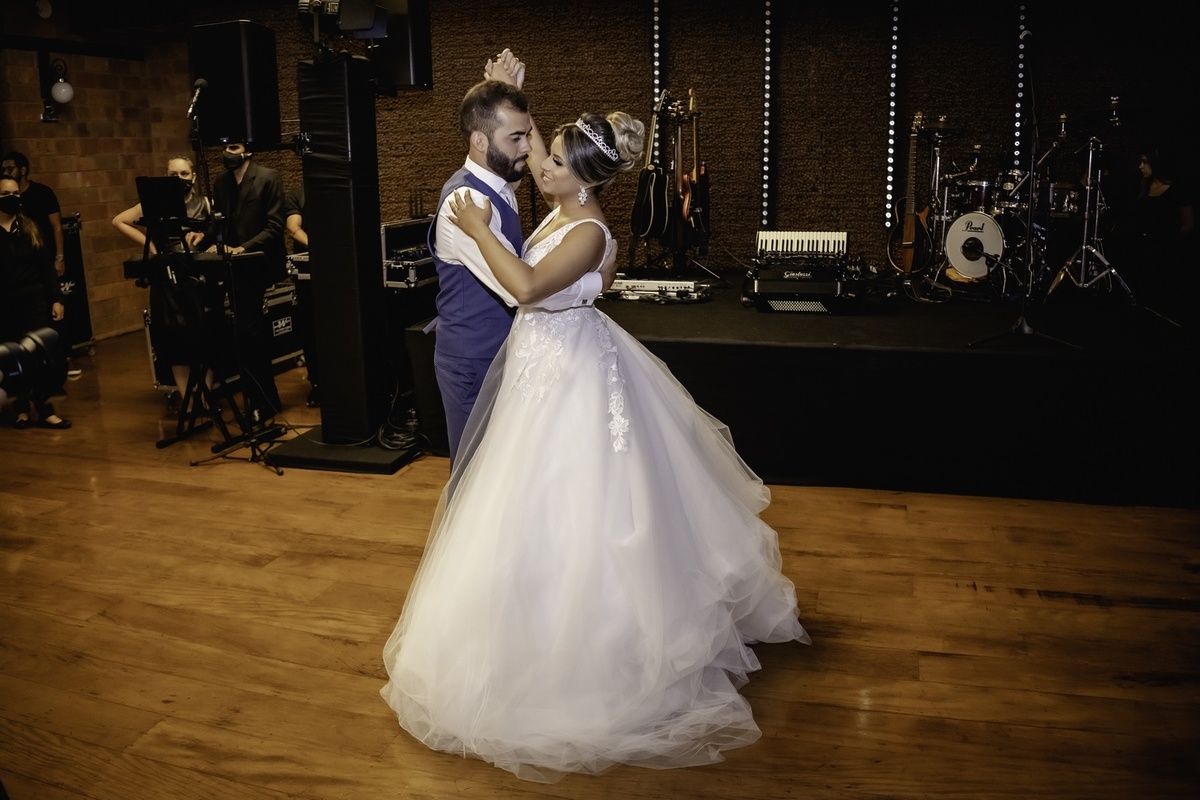 Casamento Brasília - Fotografo de casamento - Brasília-DF - Noiva - Noivo - Cerimonia de Casamento - Foto de casamento - Fotografo Profissional - Foto da Igreja - Mesa do Casamento - Multifocco - Noivo e Noiva - Noivo - Noiva - Festa de Casamento - Dança