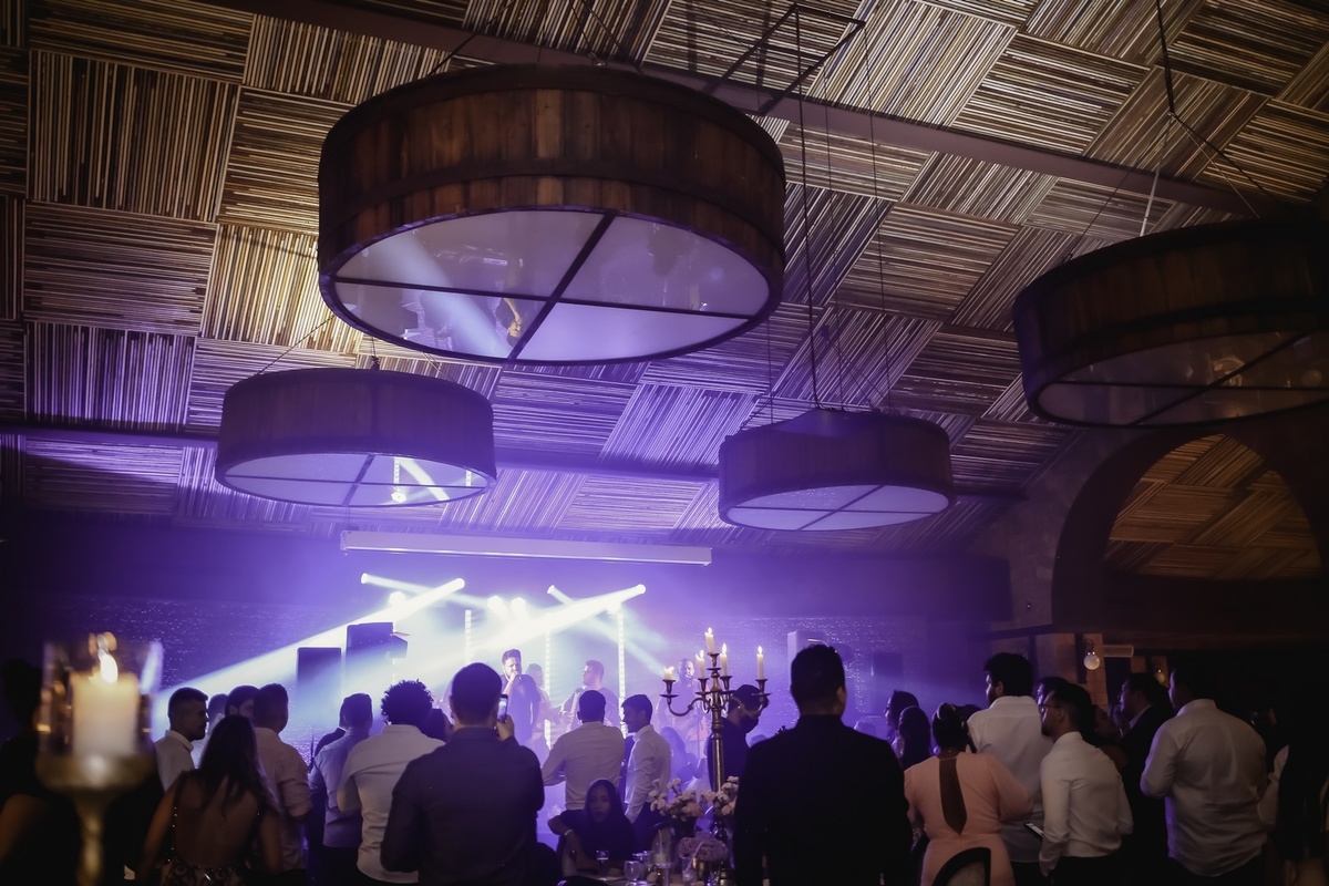 Festa de Casamento - Abertura da festa - Noiva e Noivo - Dança dos Noivos - Casamento - Cerimonia de Casamento - Festa dos recem casados - Lançado buquê - Noiva e Madrinhas - Jogada do Buquê - Noivo e Padrinhos