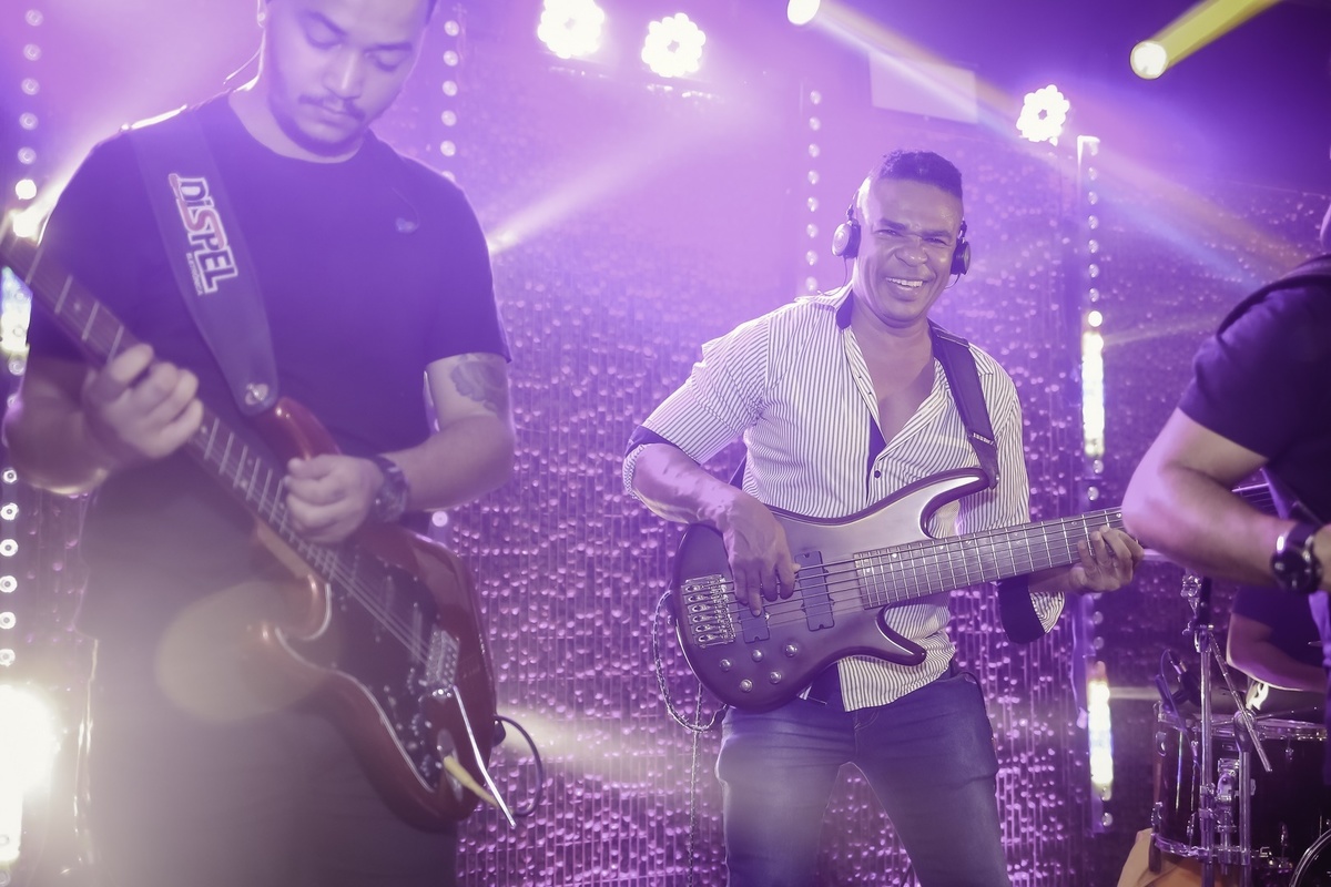 Festa de Casamento - Abertura da festa - Noiva e Noivo - Dança dos Noivos - Casamento - Cerimonia de Casamento - Festa dos recem casados - Lançado buquê - Noiva e Madrinhas - Jogada do Buquê - Noivo e Padrinhos