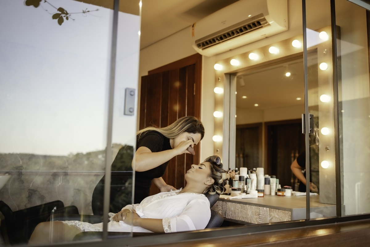 Noiva - Noiva se arrumando - Amigas da Noiva - Madrinhas de Casamento - Foto das Madrinhas de casamneto - Mãe da Noiva - Vó da Noiva - Noiva Linda - Pré Casamento - Fotografo de casamento - Fotos da Noiva - Multifocco 