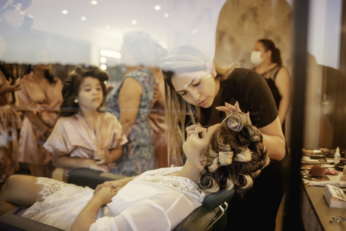 Noiva - Noiva se arrumando - Amigas da Noiva - Madrinhas de Casamento - Foto das Madrinhas de casamneto - Mãe da Noiva - Vó da Noiva - Noiva Linda - Pré Casamento - Fotografo de casamento - Fotos da Noiva - Multifocco 