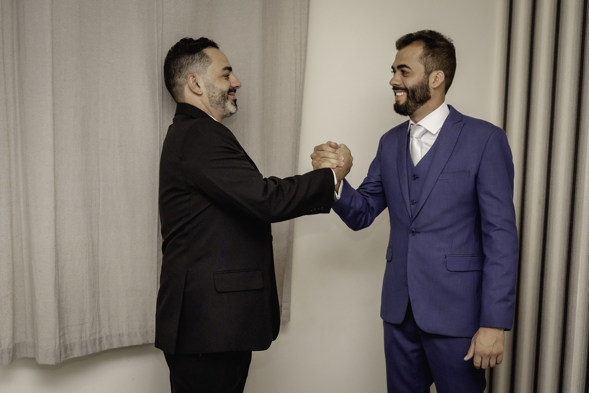 Noivo - Noivo se arrumando - Fotos do noivo - fotografo de casamento - Fotografo Brasília - Pré casamento - Pai do Noivo - Amigo do Noivo - Padrinho de casamento - Multifocco  