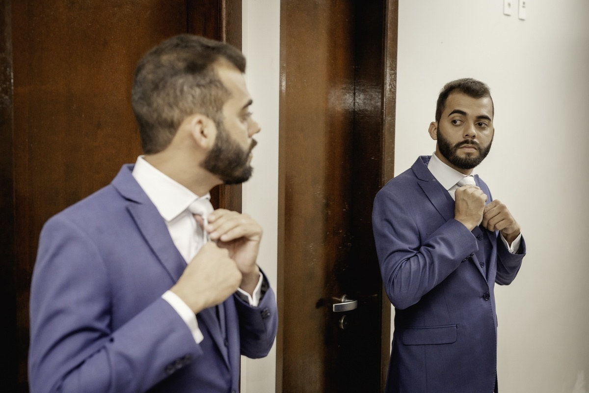 Noivo - Noivo se arrumando - Fotos do noivo - fotografo de casamento - Fotografo Brasília - Pré casamento - Pai do Noivo - Amigo do Noivo - Padrinho de casamento - Multifocco  