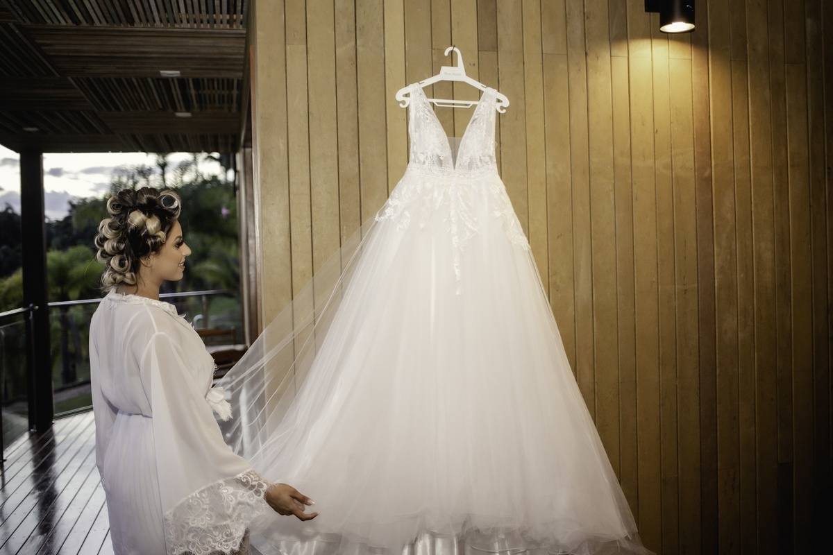 Noiva - Noiva se arrumando - Amigas da Noiva - Madrinhas de Casamento - Foto das Madrinhas de casamneto - Mãe da Noiva - Vó da Noiva - Noiva Linda - Pré Casamento - Fotografo de casamento - Fotos da Noiva - Multifocco 