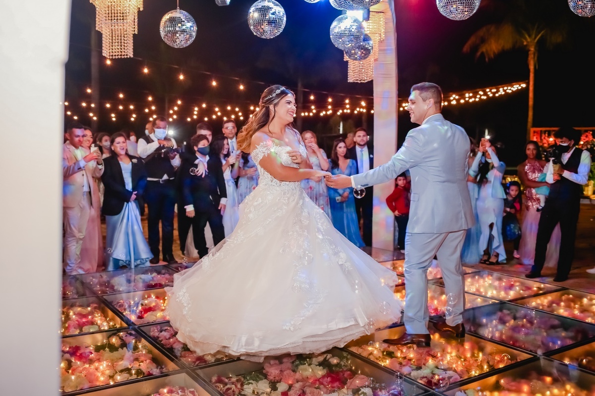 Casamento - Comemoração de Casamento - Noivo - Noiva - Familia - Fotografo de casamento - Fotografo Profissional - Festa de Casamento - Abertura da festa - Cerimonia de Casamento