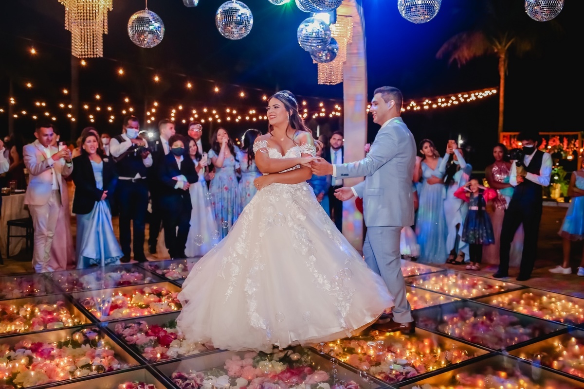 Casamento - Comemoração de Casamento - Noivo - Noiva - Familia - Fotografo de casamento - Fotografo Profissional - Festa de Casamento - Abertura da festa - Cerimonia de Casamento