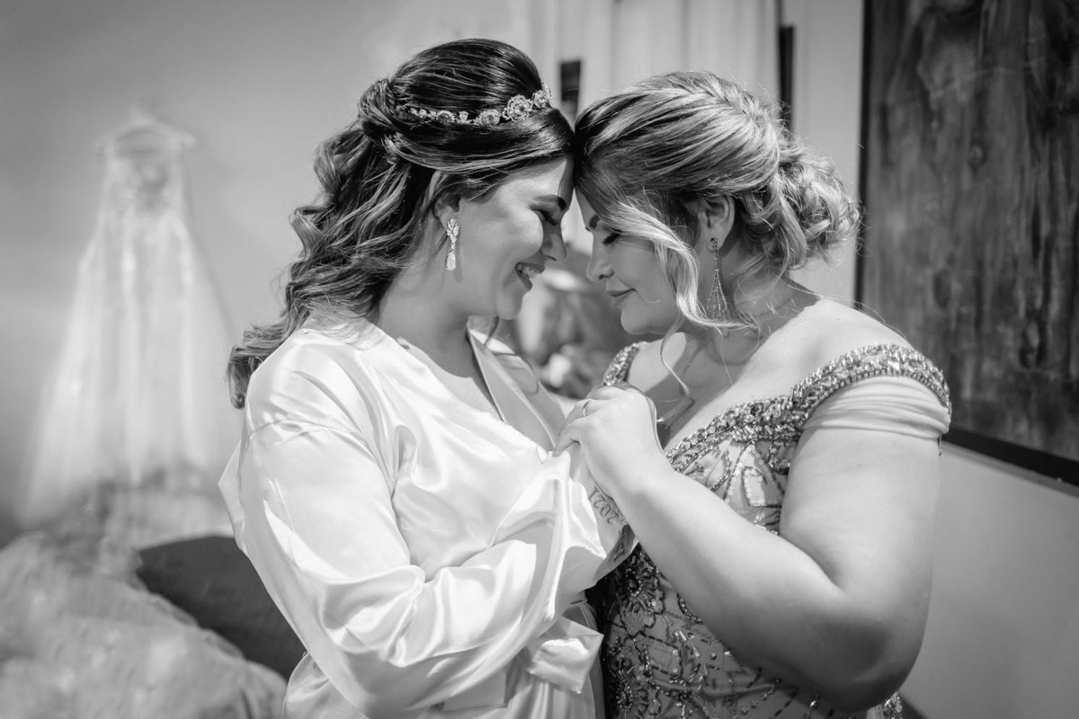 Noiva se arrumando - Noiva antes do casamento - Noiva - Noiva ansiosa - Casamento - Fotografo de Casamento - Mãe da Noiva - Pai da Noiva - Noiva se preparando - Noiva linda - Multifocco - Fotografo profissional - Brasília-DF 