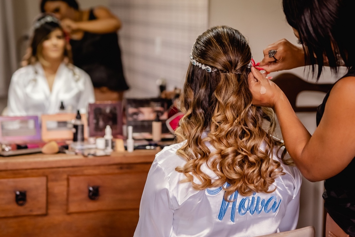 Noiva se arrumando - Noiva antes do casamento - Noiva - Noiva ansiosa - Casamento - Fotografo de Casamento - Mãe da Noiva - Pai da Noiva - Noiva se preparando - Noiva linda - Multifocco - Fotografo profissional - Brasília-DF 