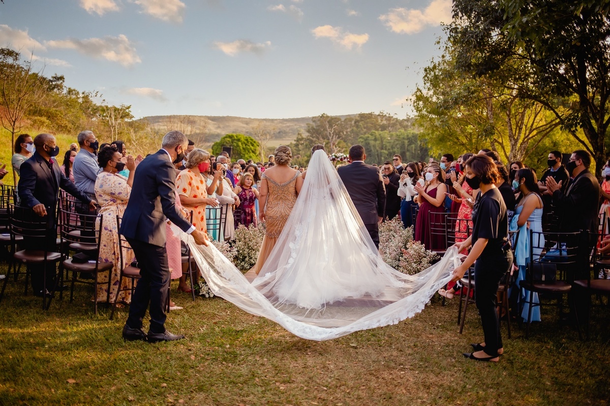 Casamento Brasília - Fotografo de casamento - Brasília-DF - Noiva - Noivo - Cerimonia de Casamento - Foto de casamento - Fotografo Profissional - Noiva entrando - Entrada da Noiva - Fotografo de Casamento - Brasília-DF  - Vestido da Noiva