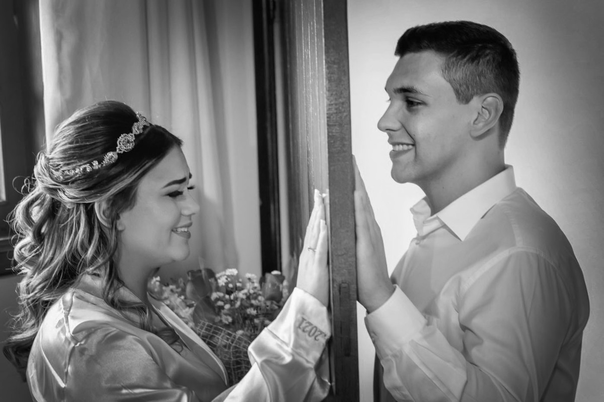 Noiva se arrumando - Noiva antes do casamento - Noiva - Noiva ansiosa - Casamento - Fotografo de Casamento - Mãe da Noiva - Pai da Noiva - Noiva se preparando - Noiva linda - Multifocco - Fotografo profissional - Brasília-DF 