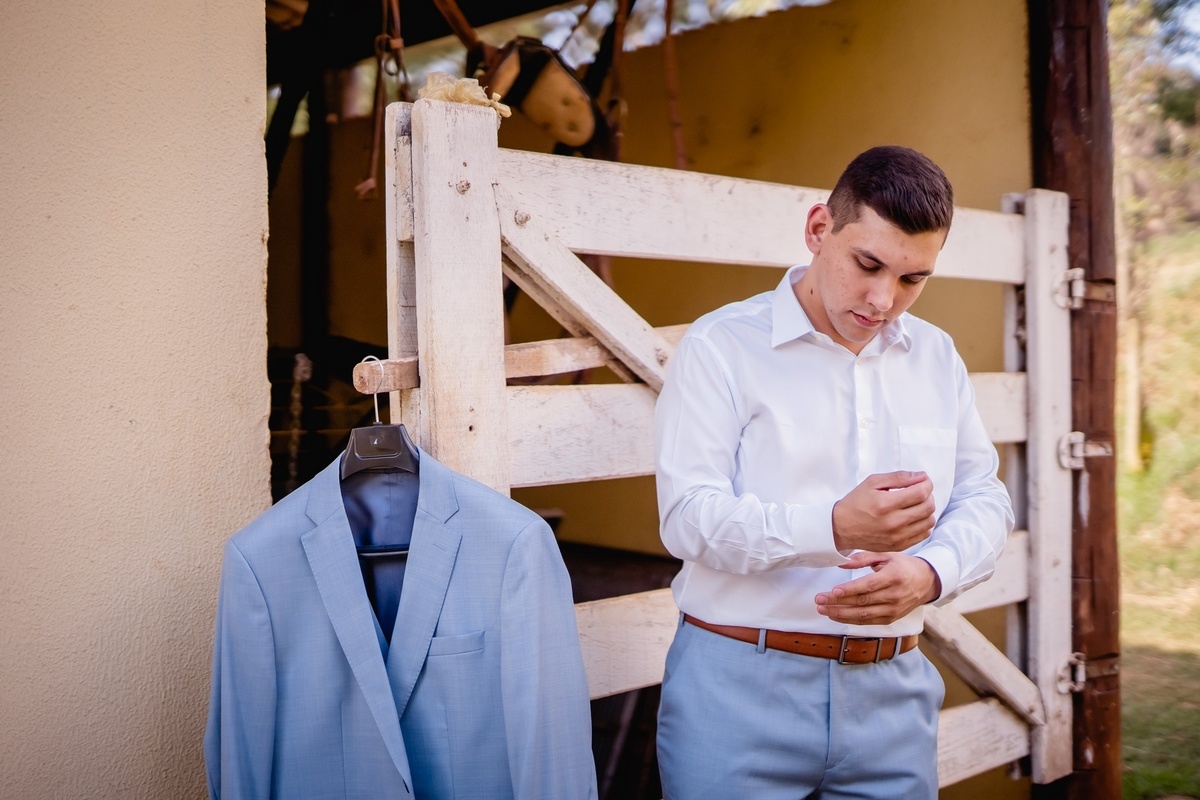 Noivo - Noivo se arrumando - Fotos do noivo - fotografo de casamento - Fotografo Brasília - Pré casamento - Pai do Noivo - Amigo do Noivo - Padrinho de casamento - Multifocco - Fotografo profissional 