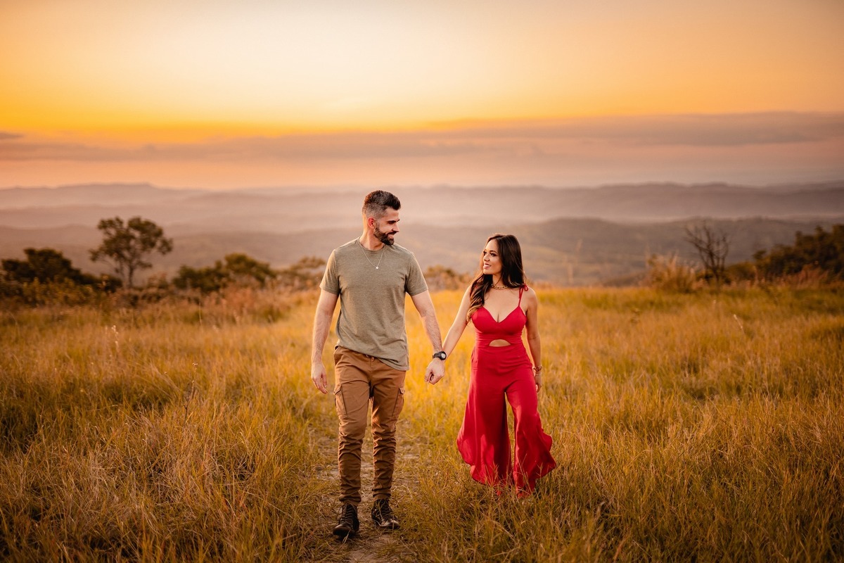 Ensaio Criativo - Pré-wedding - Ensaio fotografico em Brasília - Ensaio de Casal - Fotgrafo de Casamento - Ensaio pré casamento - Ensaio ao por do sol - Ensaio simples - Ensaio no campo - Ensaio ao ar livre - Ensaio de casal ao ar livre - Ensaio de casal 