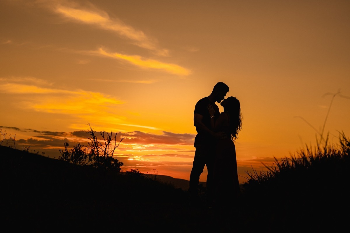Ensaio Criativo - Pré-wedding - Ensaio fotografico em Brasília - Ensaio de Casal - Fotgrafo de Casamento - Ensaio pré casamento - Ensaio ao por do sol - Ensaio simples - Ensaio no campo - Ensaio ao ar livre - Ensaio de casal ao ar livre - Ensaio de casal 