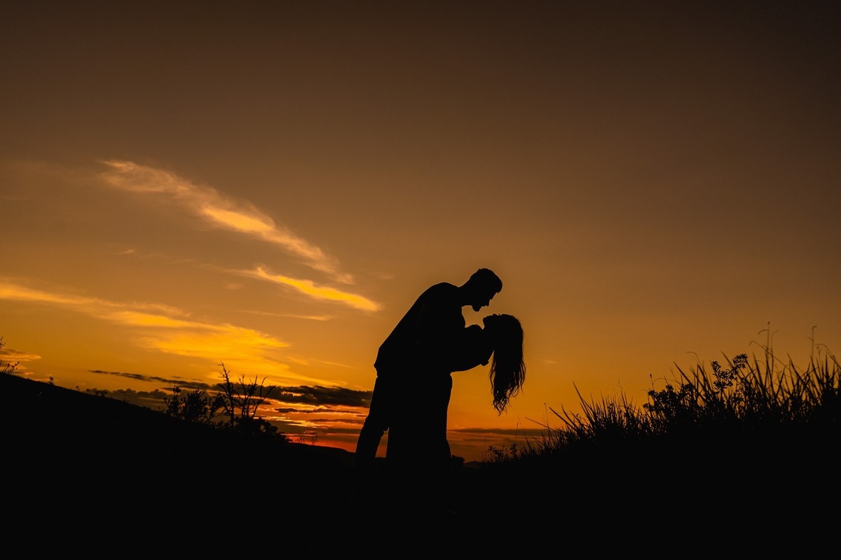 Ensaio Criativo - Pré-wedding - Ensaio fotografico em Brasília - Ensaio de Casal - Fotgrafo de Casamento - Ensaio pré casamento - Ensaio ao por do sol - Ensaio simples - Ensaio no campo - Ensaio ao ar livre - Ensaio de casal ao ar livre - Ensaio de casal 