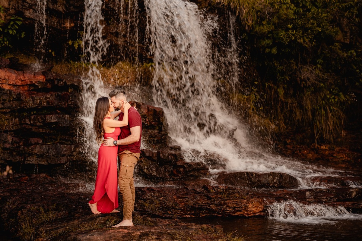 Ensaio Criativo - Pré-wedding - Ensaio fotografico em Brasília - Ensaio de Casal - Fotgrafo de Casamento - Ensaio pré casamento - Ensaio ao por do sol - Ensaio simples - Ensaio no campo - Ensaio ao ar livre - Ensaio de casal ao ar livre - Ensaio de casal 