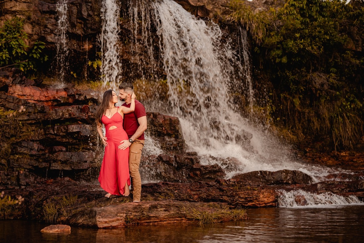 Ensaio Criativo - Pré-wedding - Ensaio fotografico em Brasília - Ensaio de Casal - Fotgrafo de Casamento - Ensaio pré casamento - Ensaio ao por do sol - Ensaio simples - Ensaio no campo - Ensaio ao ar livre - Ensaio de casal ao ar livre - Ensaio externo 