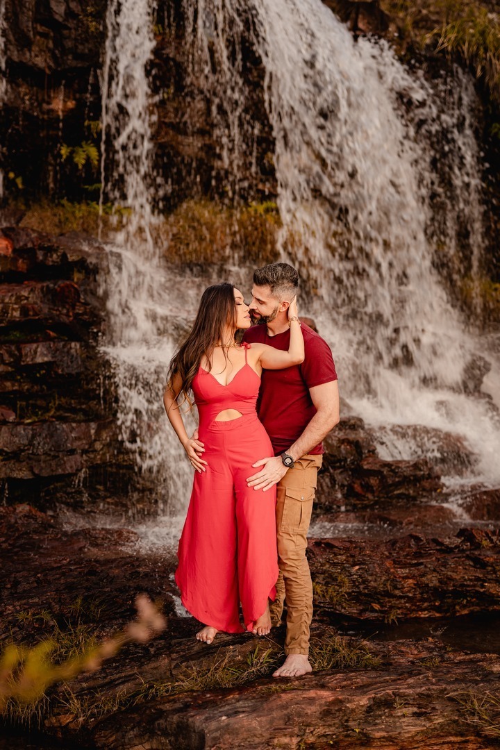 Ensaio Criativo - Pré-wedding - Ensaio fotografico em Brasília - Ensaio de Casal - Fotgrafo de Casamento - Ensaio pré casamento - Ensaio ao por do sol - Ensaio simples - Ensaio no campo - Ensaio ao ar livre - Ensaio de casal ao ar livre - Ensaio externo 