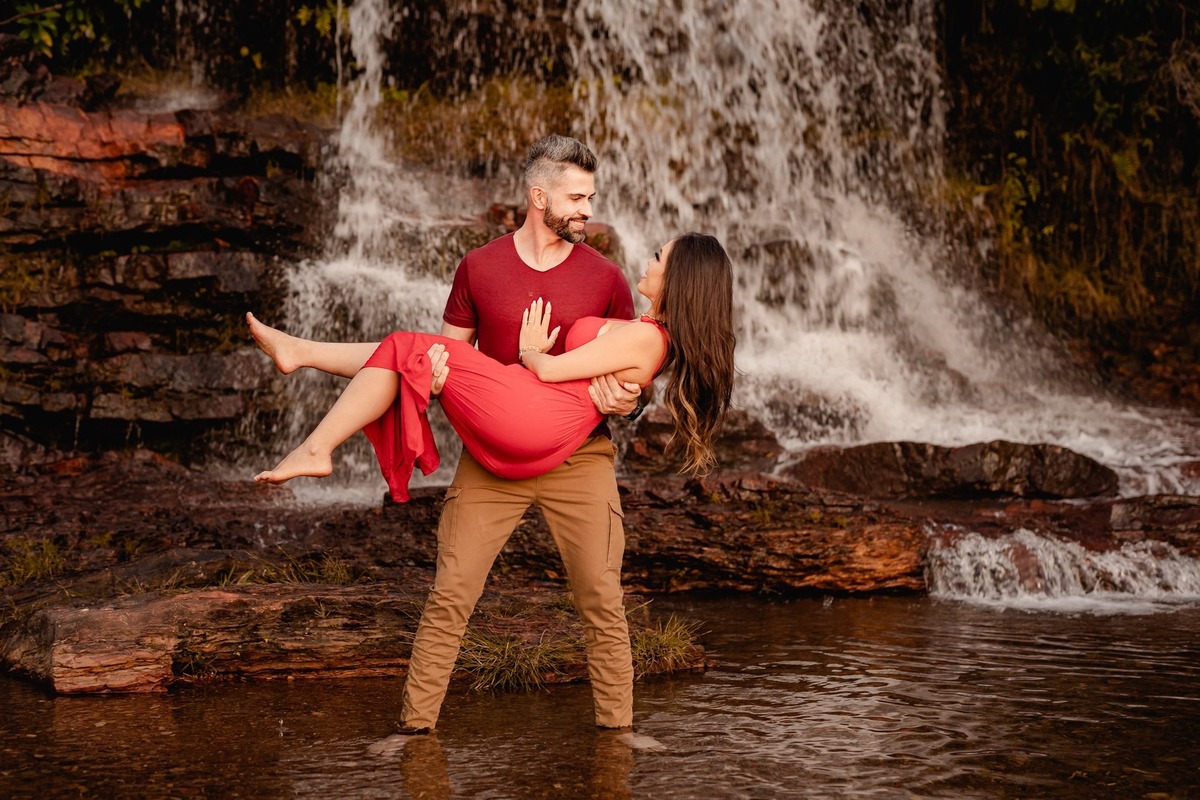 Ensaio Criativo - Pré-wedding - Ensaio fotografico em Brasília - Ensaio de Casal - Fotgrafo de Casamento - Ensaio pré casamento - Ensaio ao por do sol - Ensaio simples - Ensaio no campo - Ensaio ao ar livre - Ensaio de casal ao ar livre - Multifocco 