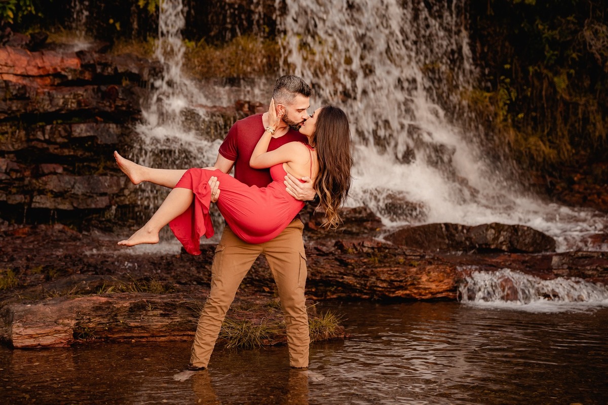 Ensaio Criativo - Pré-wedding - Ensaio fotografico em Brasília - Ensaio de Casal - Fotgrafo de Casamento - Ensaio pré casamento - Ensaio ao por do sol - Ensaio simples - Ensaio no campo - Ensaio ao ar livre - Ensaio de casal ao ar livre - Multifocco 