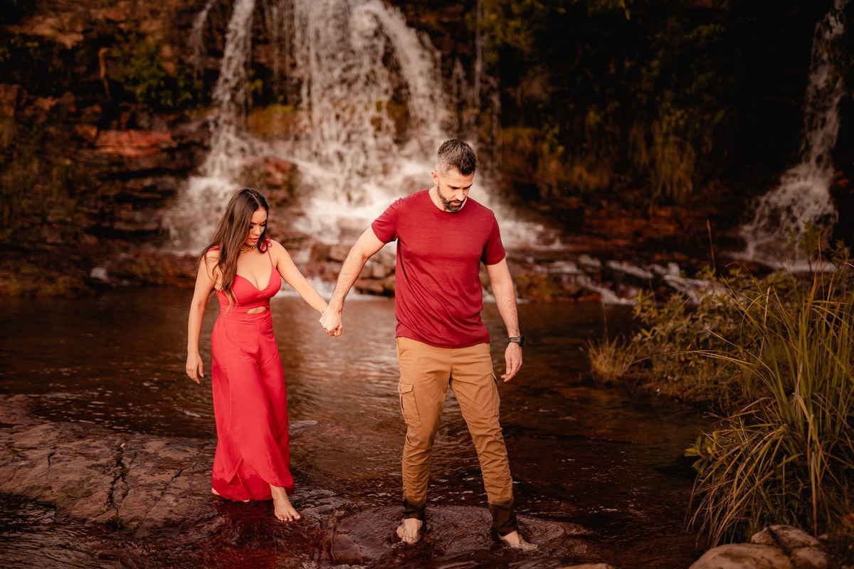 Ensaio Criativo - Pré-wedding - Ensaio fotografico em Brasília - Ensaio de Casal - Fotgrafo de Casamento - Ensaio pré casamento - Ensaio ao por do sol - Ensaio simples - Ensaio no campo - Ensaio ao ar livre - Ensaio de casal ao ar livre - Ensaio de casal 