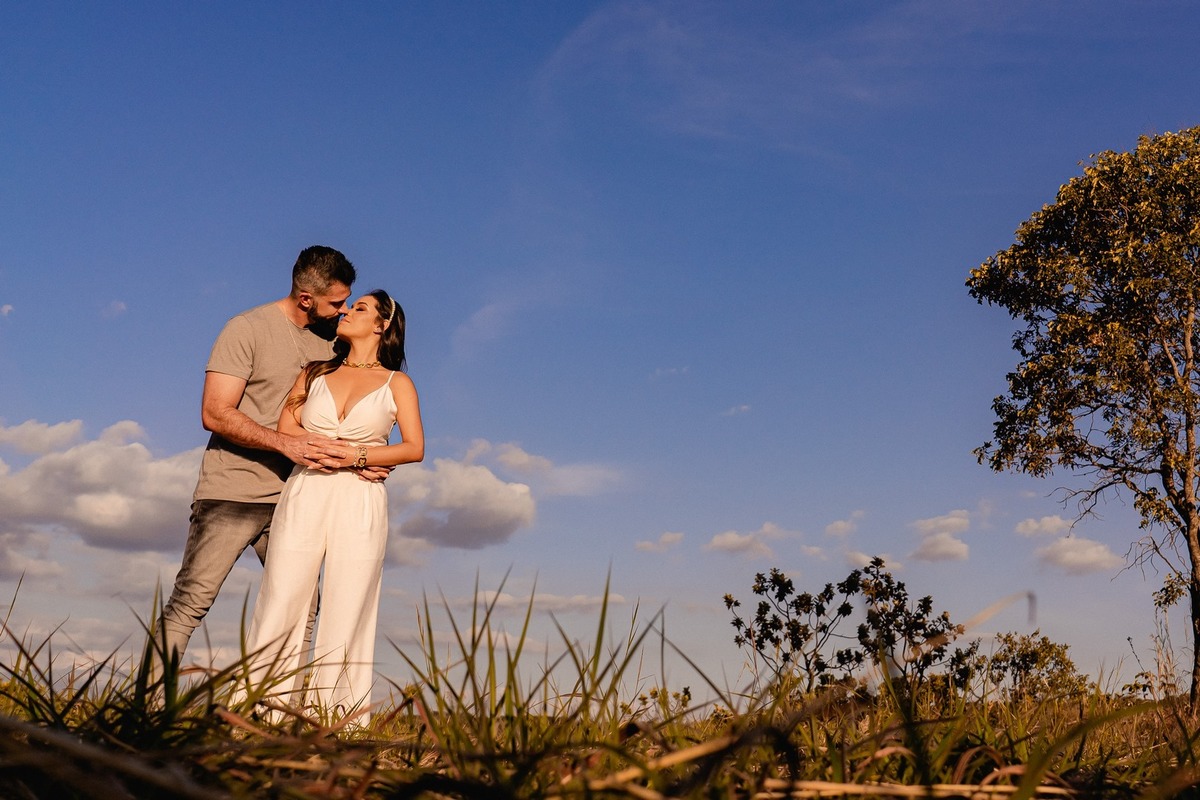 Ensaio Criativo - Pré-wedding - Ensaio fotografico em Brasília - Ensaio de Casal - Fotgrafo de Casamento - Ensaio pré casamento - Ensaio ao por do sol - Ensaio simples - Ensaio no campo - Ensaio ao ar livre - Ensaio de casal ao ar livre - Ensaio de casal 